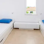 Jadranka 아파트 로고즈니차