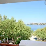 Jadranka 아파트 로고즈니차